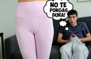 Se calienta con su hermana en leggings